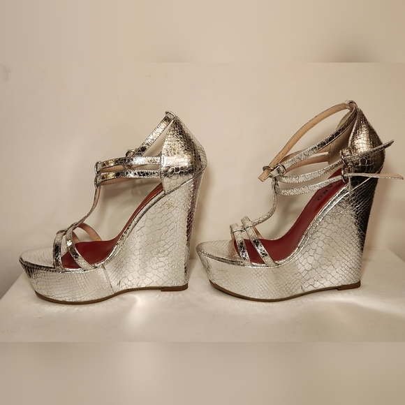 Mangano Italy silver leather platform high heels size 39 Womans Shoe - Picture 2 of 8